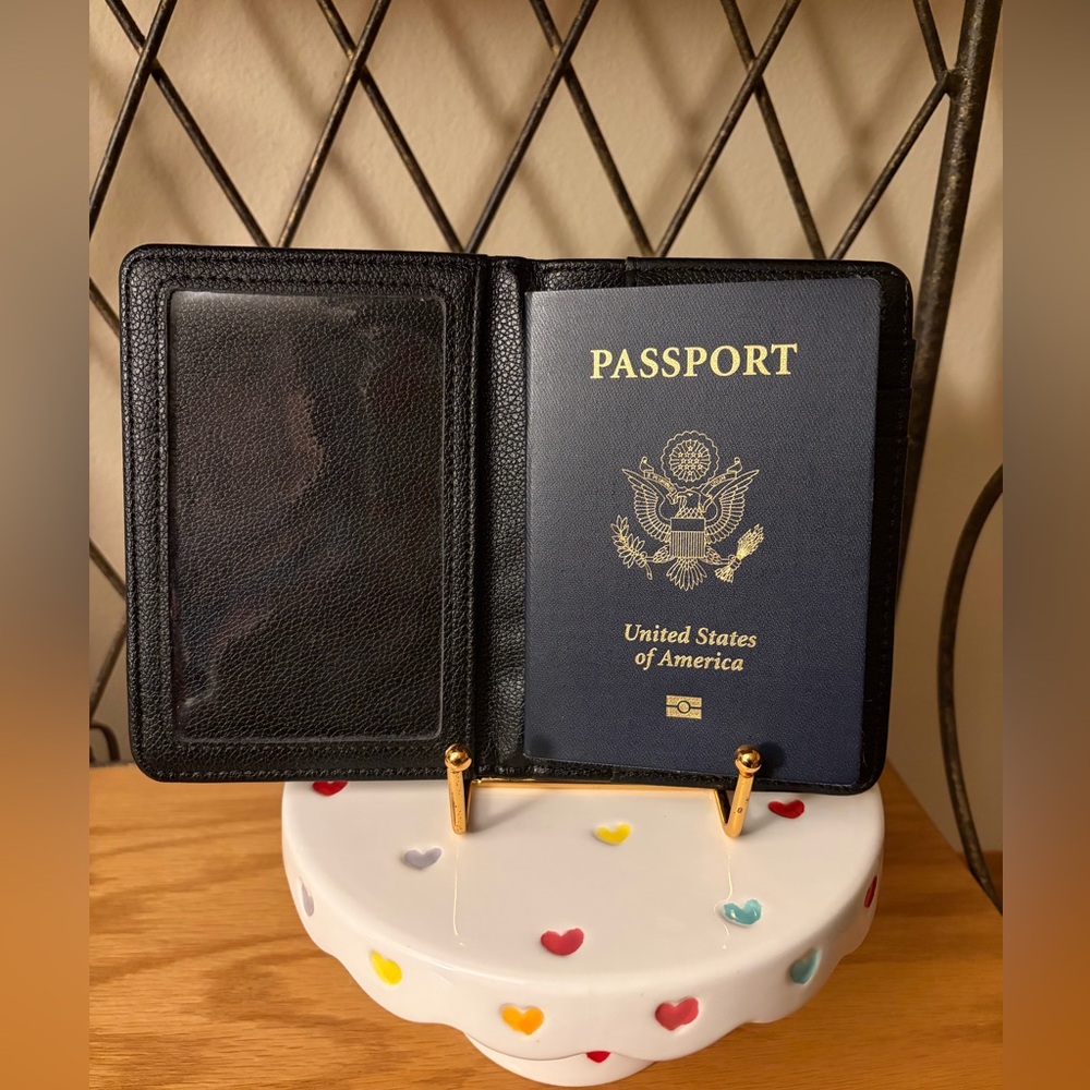Sanrio Hello Kitty Passport Holder - Picture 4 of 6